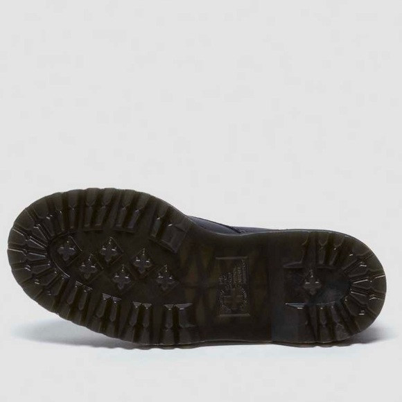 New Dr. Marten 1460 ZIP HEART VIRGINIA SATIN LUX LACE UP BOOTS, Black, Size 8 - Picture 10 of 11